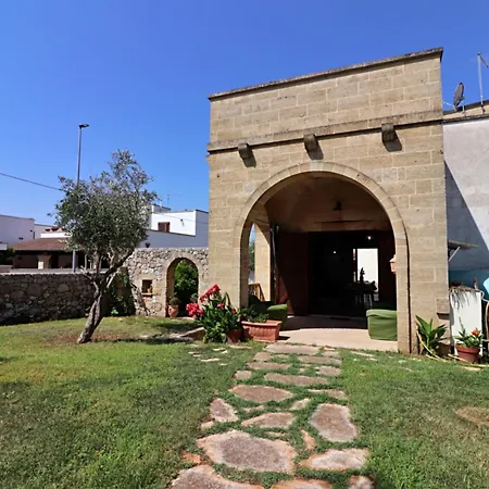 Alida - Con Ampio Giardino E Piscina Privata Nel Salento